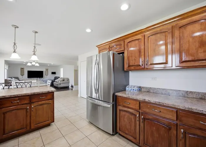 Дом отдыха Sleeps 17 Free Parking Spacious 5br Chicago Тинли-Парк