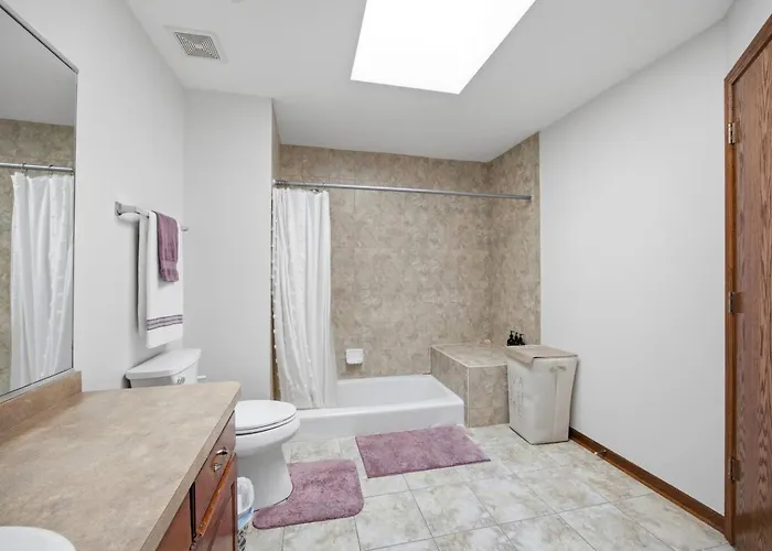 Дом отдыха Sleeps 17 Free Parking Spacious 5br Chicago *